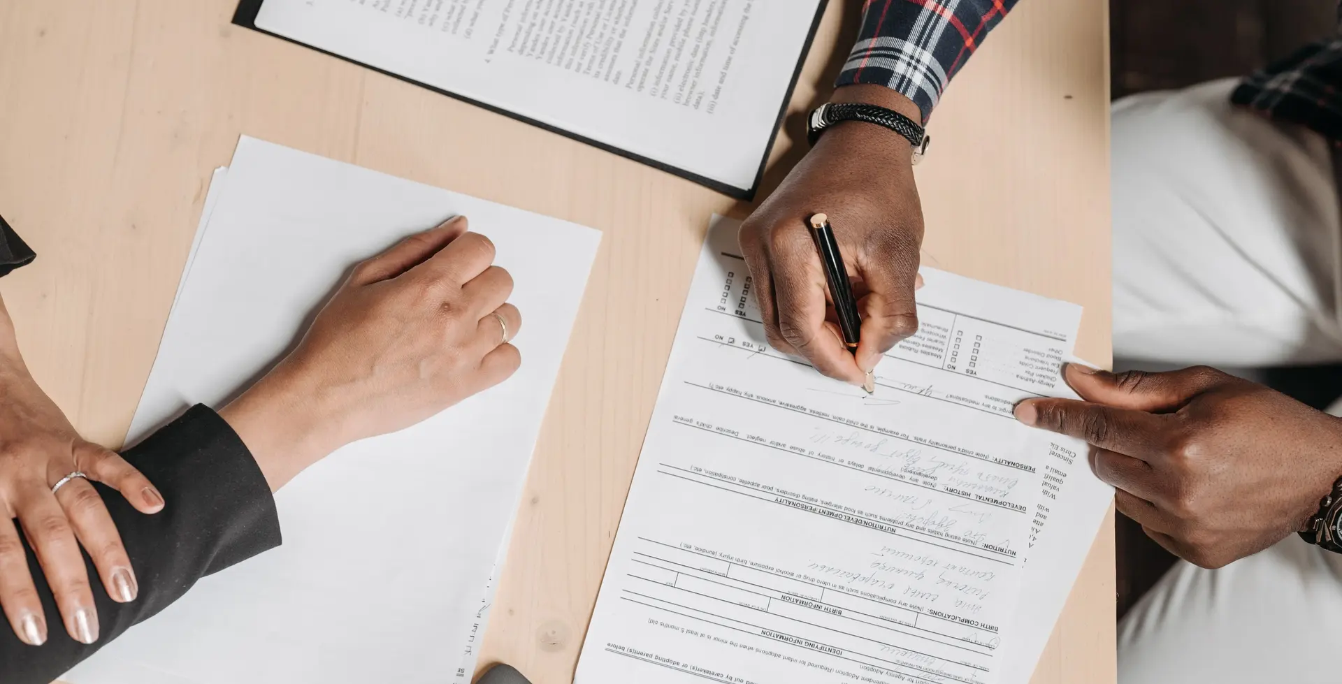 Preparing and signing documents for employer and insured-person registration