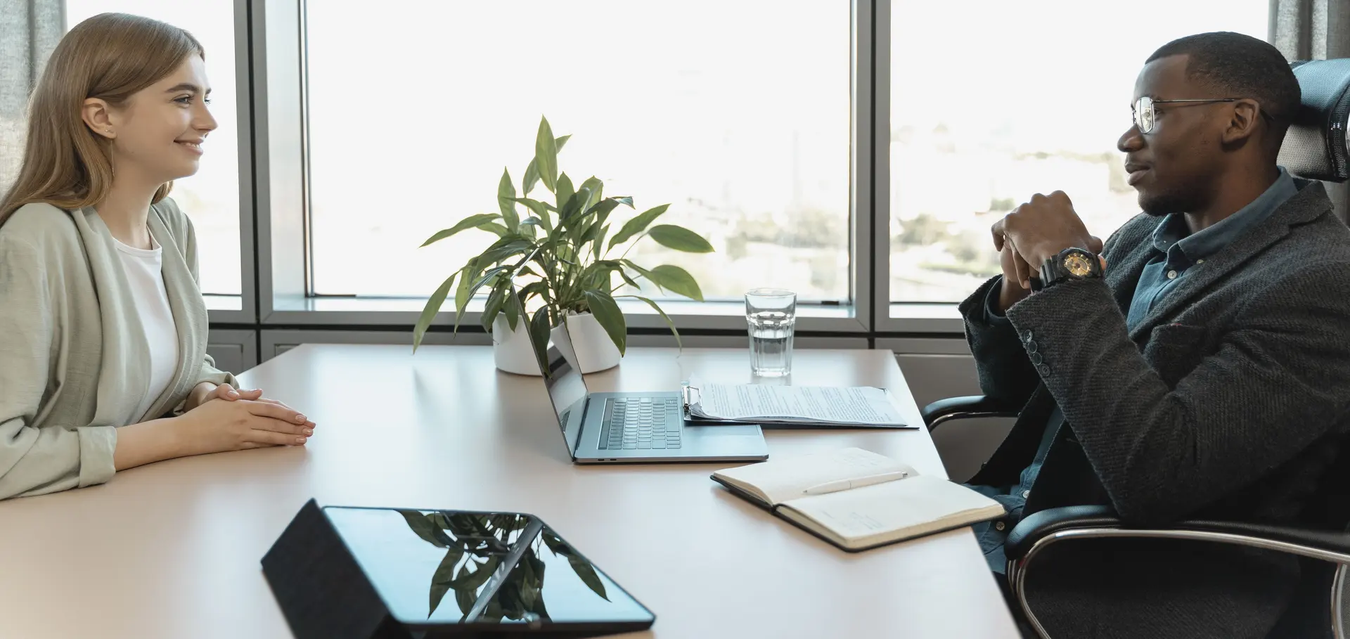 Employer interviewing a new employee before social security registration